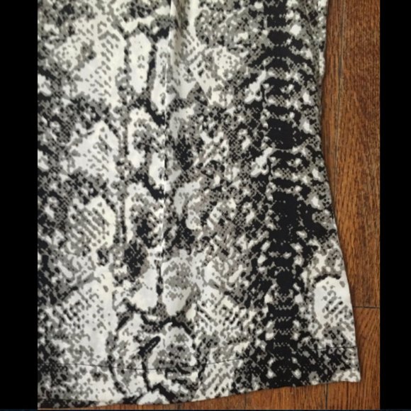 St. John Gray Black Python Print Stretch Silk Top - Picture 6 of 7